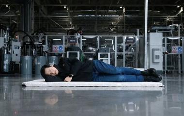 Xiaomi's PR Success: Lei Jun's Workshop Nap Photo