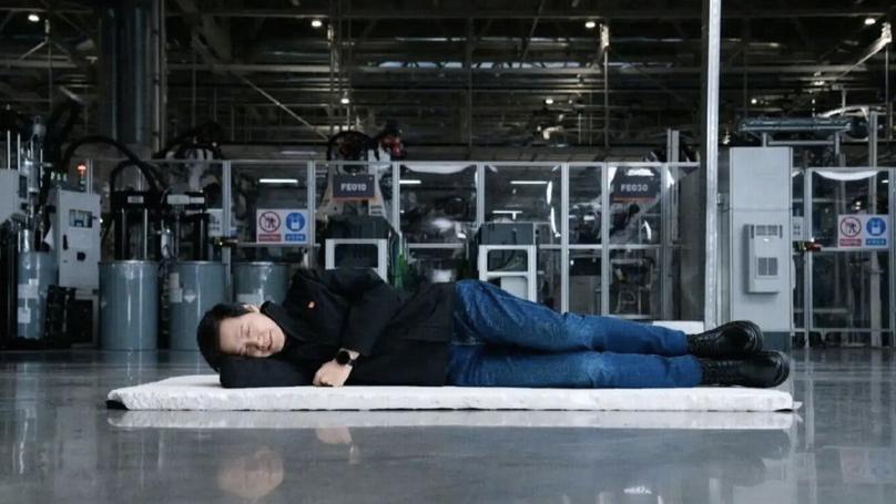 Xiaomi's PR Success: Lei Jun's Workshop Nap Photo