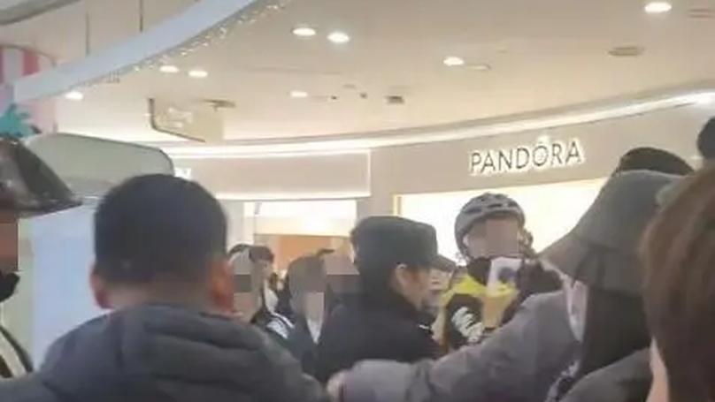 Shopping Card Controversy in Zhengzhou, China