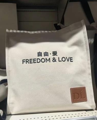 Why Dealmoon's $180 Canvas Bag Went Viral Despite Transparency About its $143.84 Cost